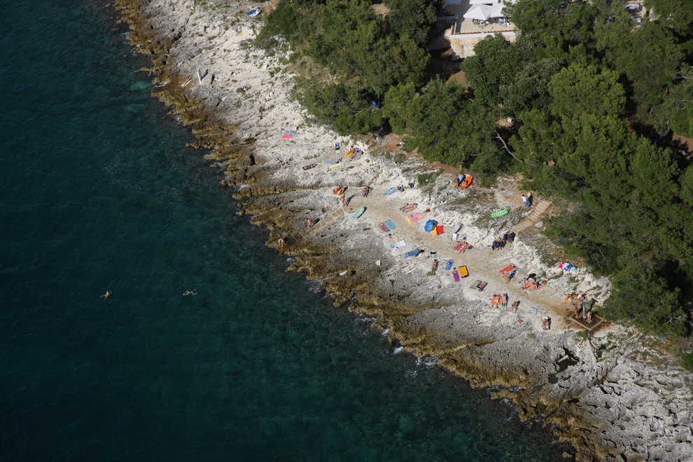 Plaža Koversada u sklopu naturističkog kampa u Vrsaru