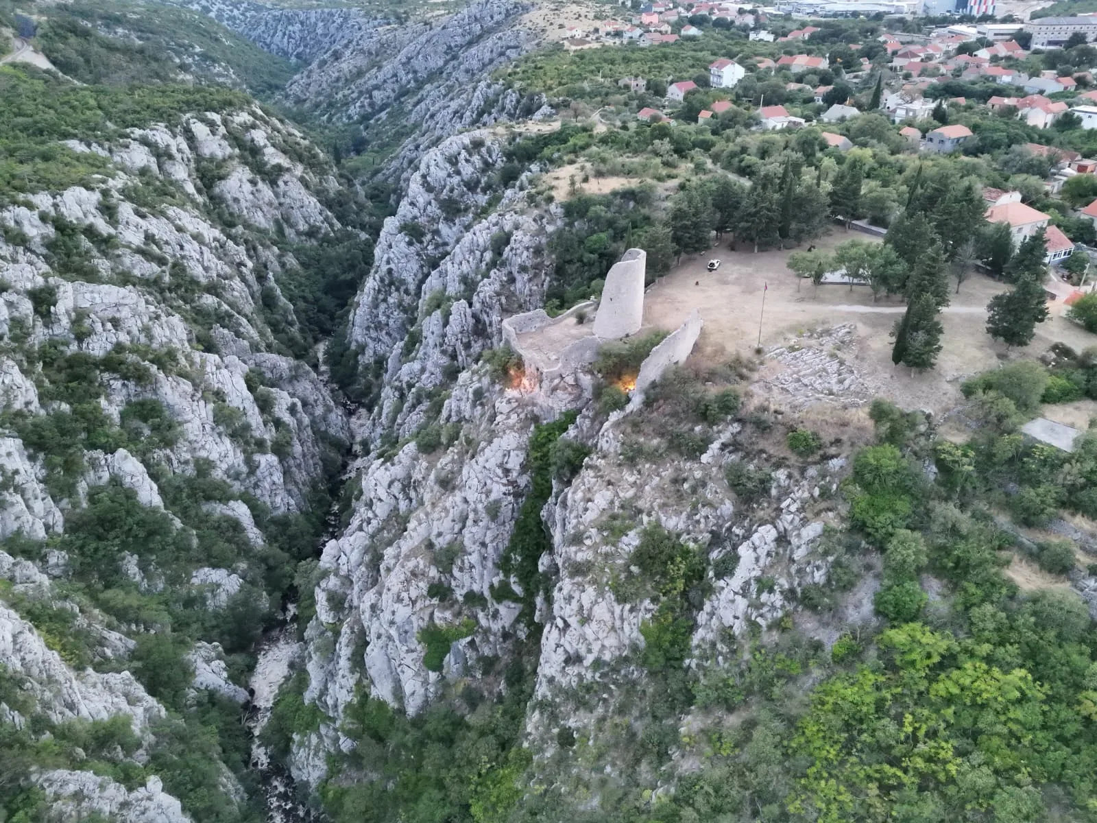 FOTO HGSS objavio fotografije zahtjevnog spašavanj iz kanjona rijeke Čikole
