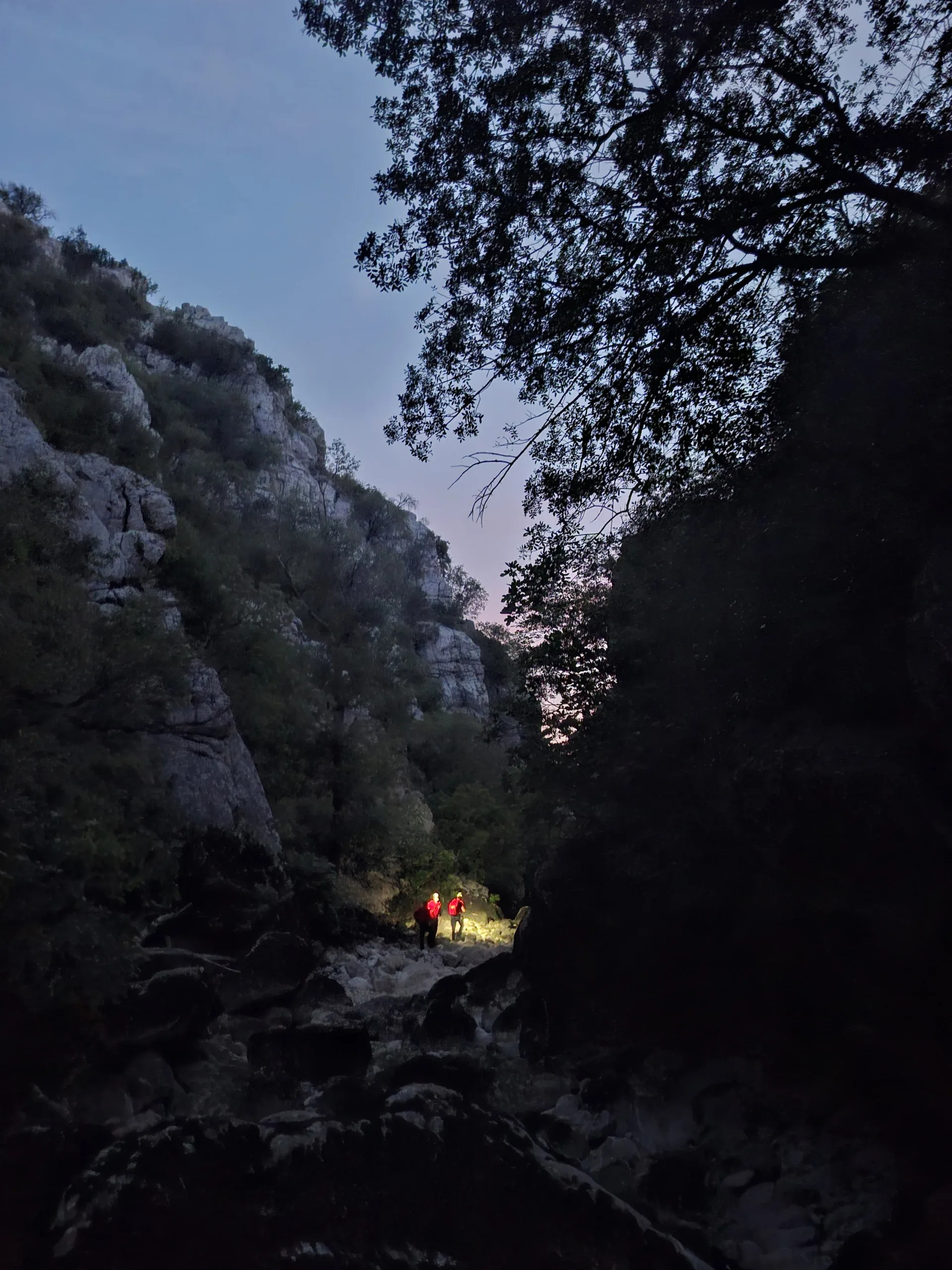 FOTO HGSS objavio fotografije zahtjevnog spašavanj iz kanjona rijeke Čikole