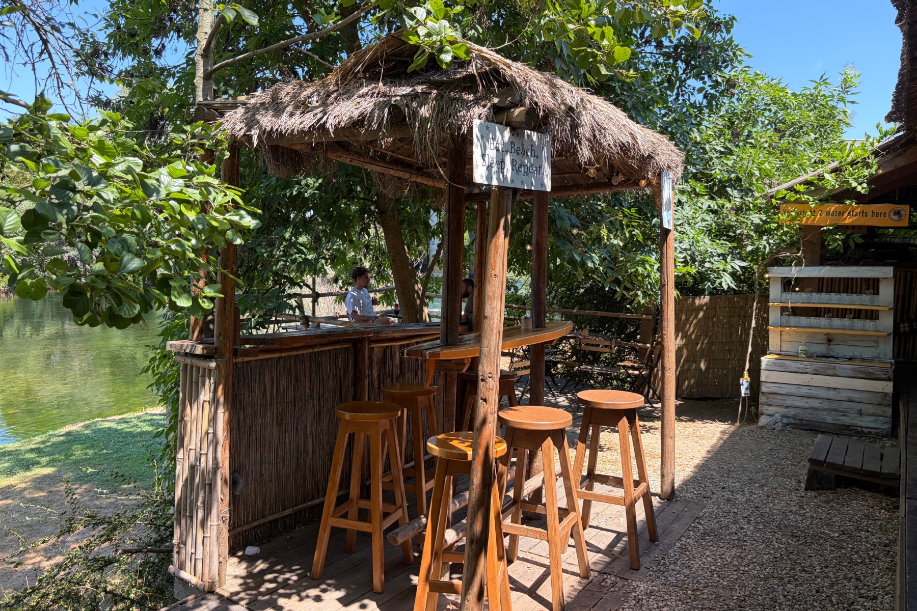 Beach bar uz rijeku izgleda kao da je na moru, a udaljen je sat vremena od Zagreba