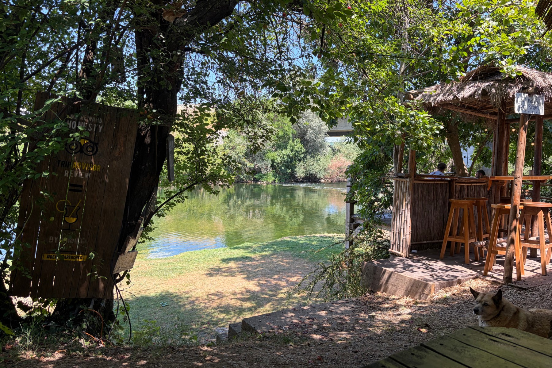 Beach bar uz rijeku izgleda kao da je na moru, a udaljen je sat vremena od Zagreba