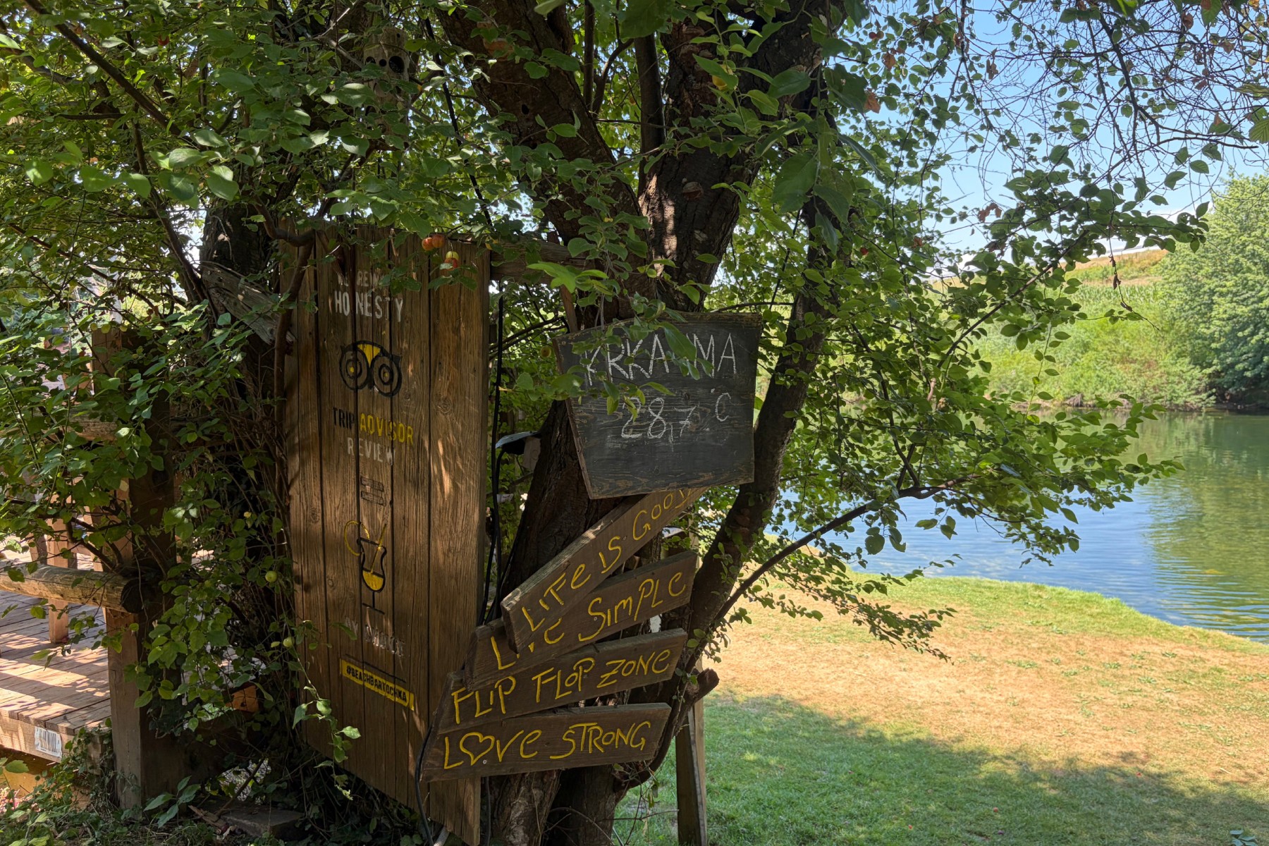 Beach bar uz rijeku izgleda kao da je na moru, a udaljen je sat vremena od Zagreba