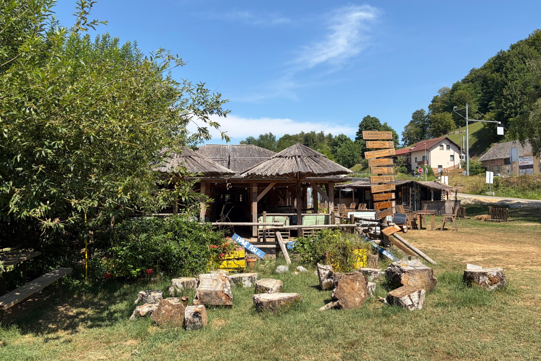 Beach bar uz rijeku izgleda kao da je na moru, a udaljen je sat vremena od Zagreba