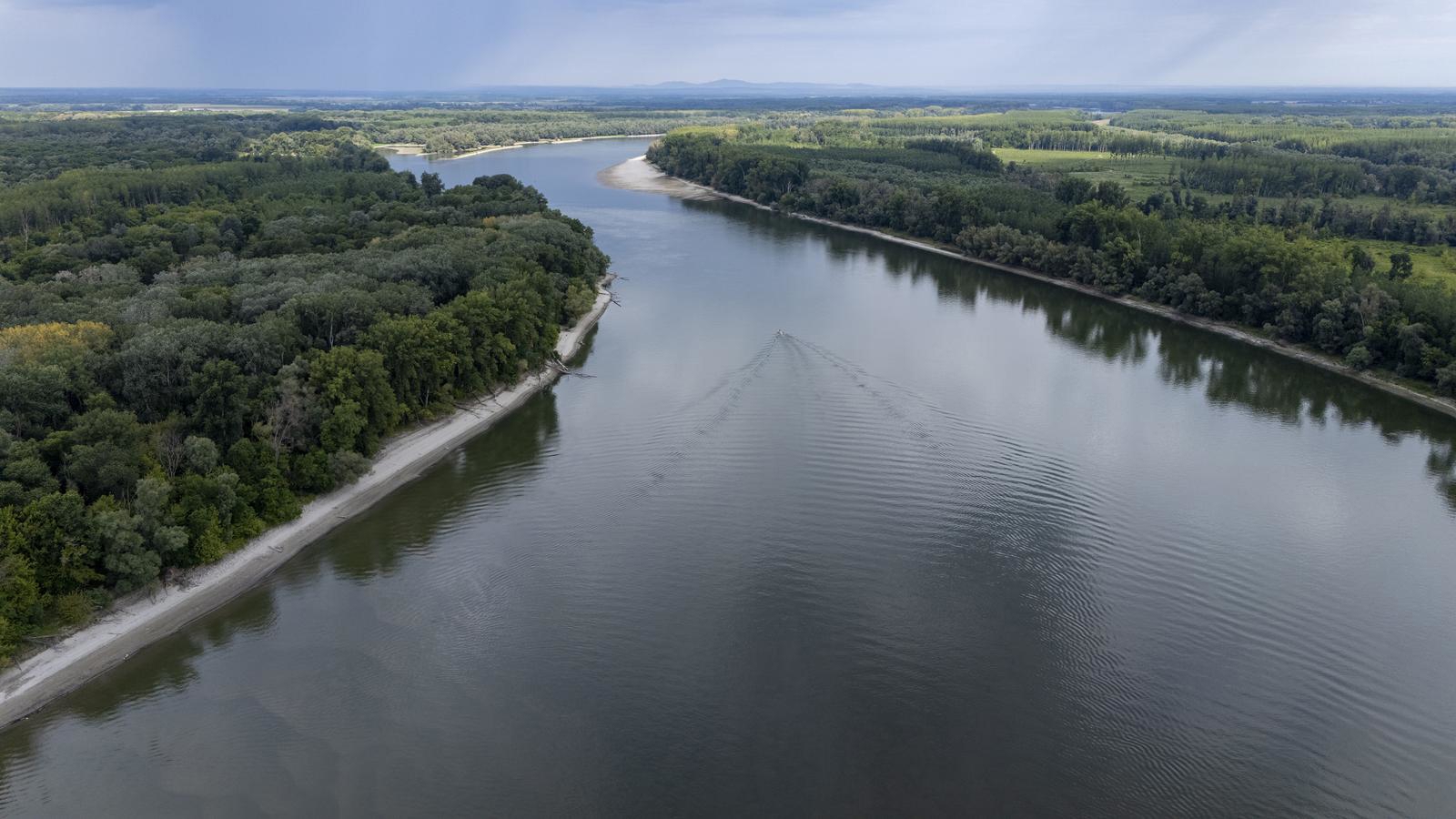 FOTO Pogledajte kako izgleda Dunav na najnižoj razini u povijesti