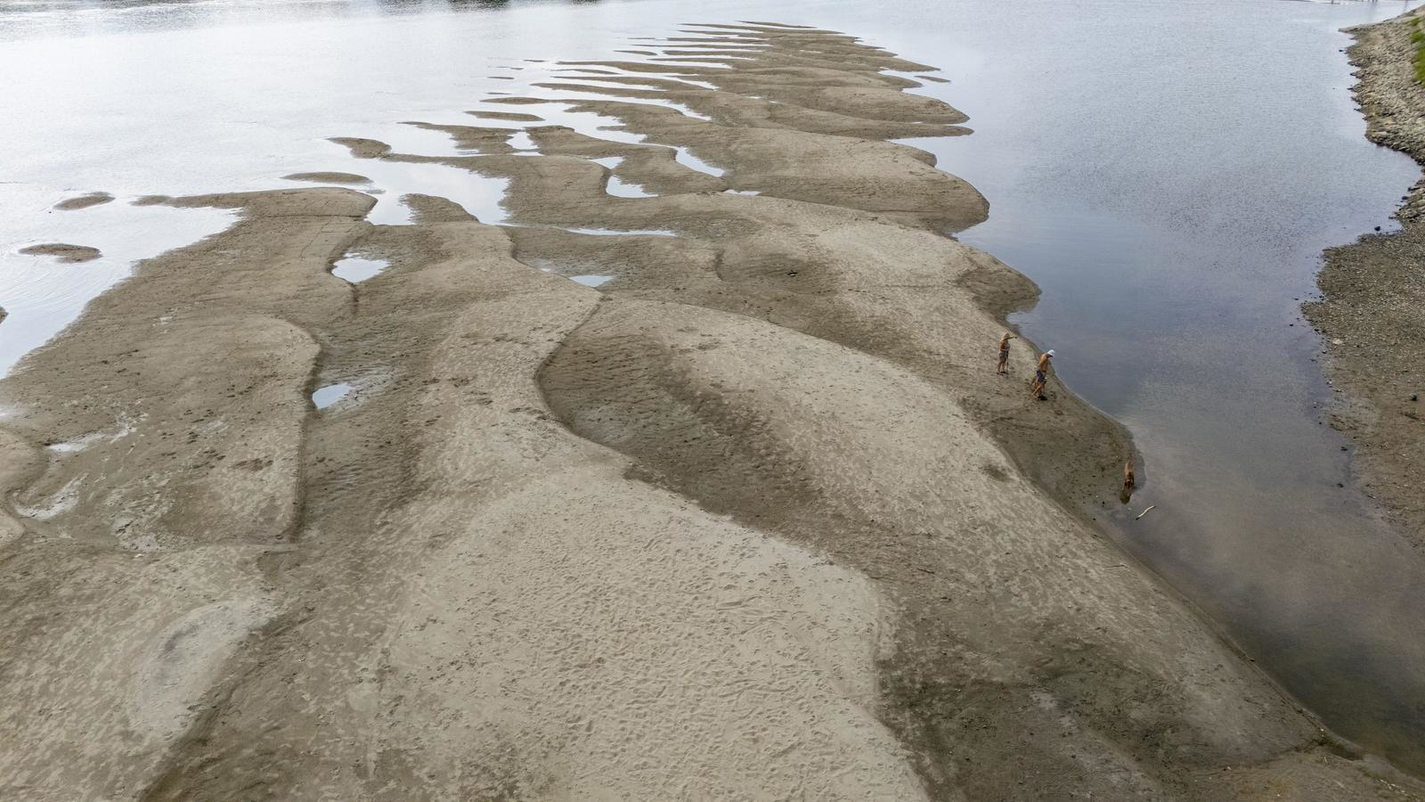 FOTO Pogledajte kako izgleda Dunav na najnižoj razini u povijesti