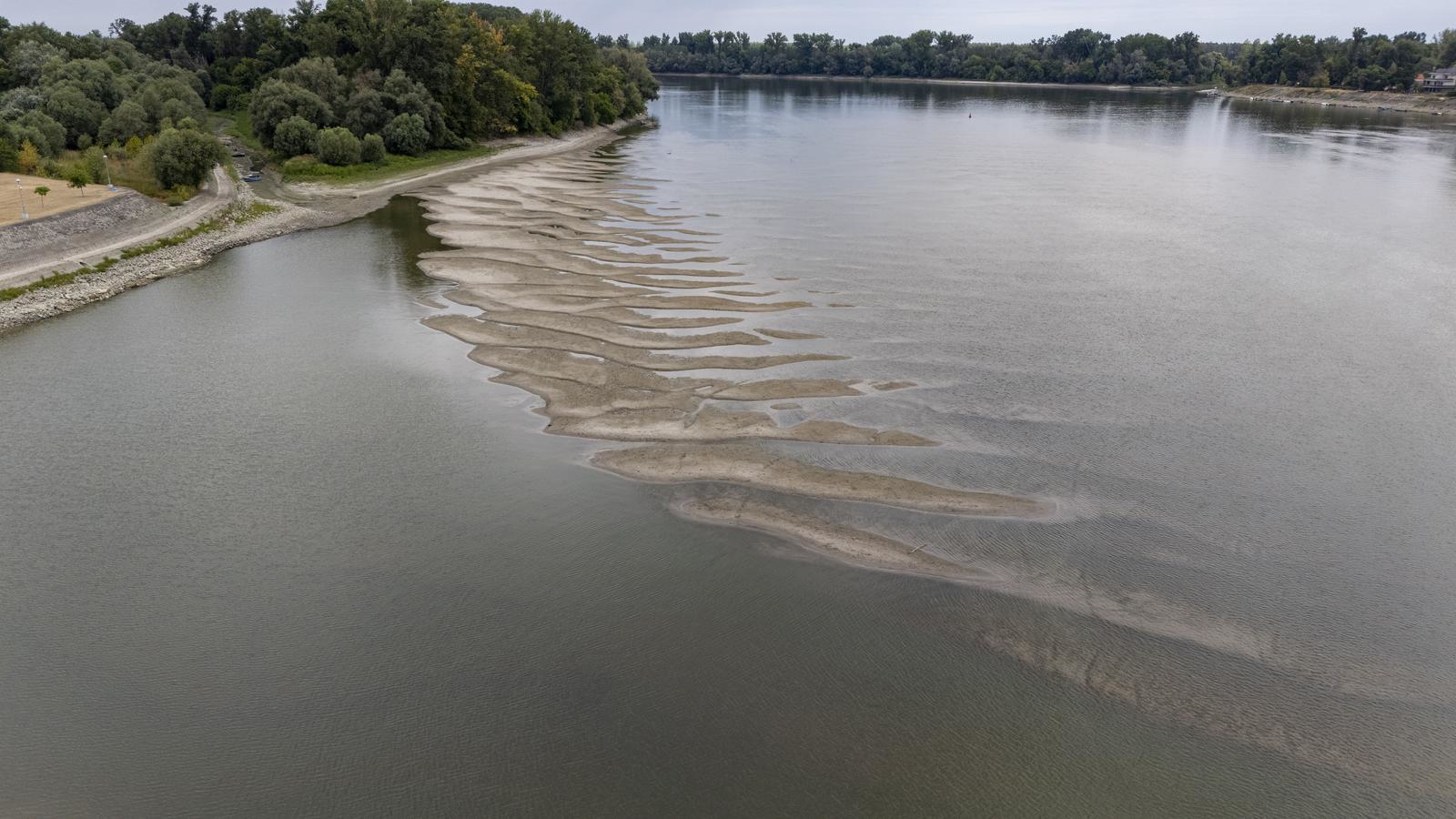 FOTO Pogledajte kako izgleda Dunav na najnižoj razini u povijesti