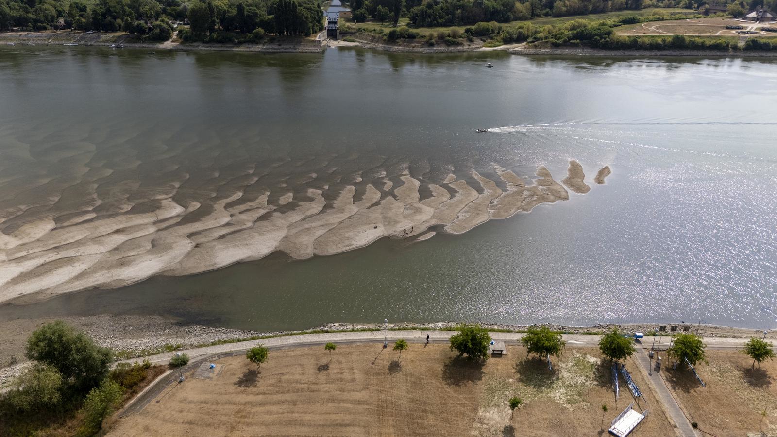 FOTO Pogledajte kako izgleda Dunav na najnižoj razini u povijesti