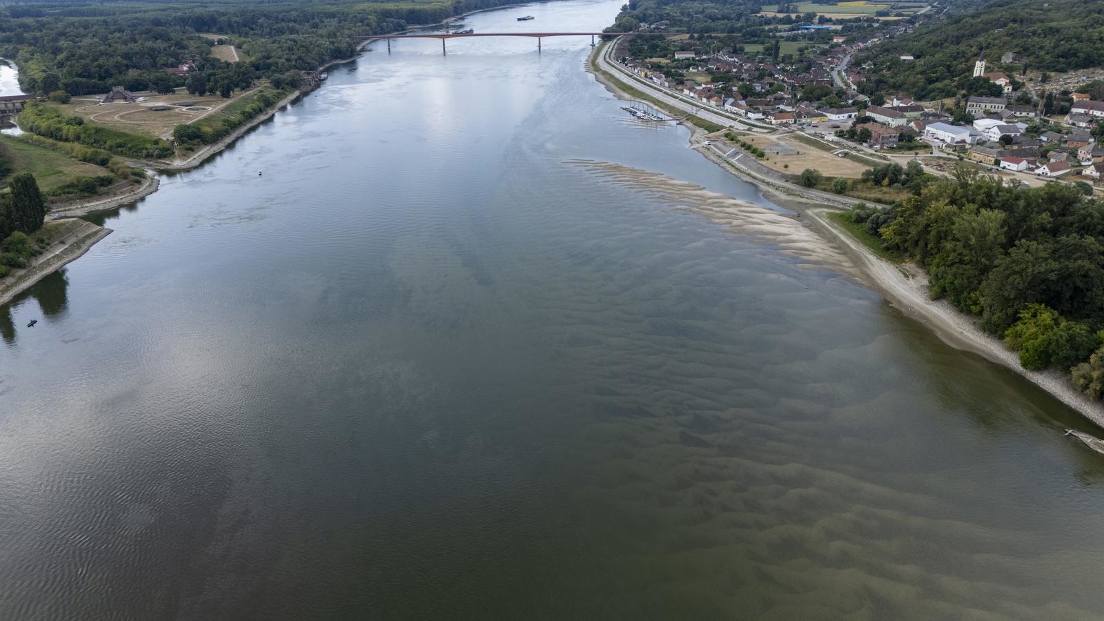 FOTO Pogledajte kako izgleda Dunav na najnižoj razini u povijesti