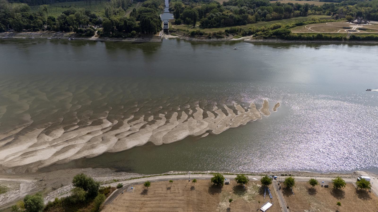 FOTO Pogledajte kako izgleda Dunav na najnižoj razini u povijesti