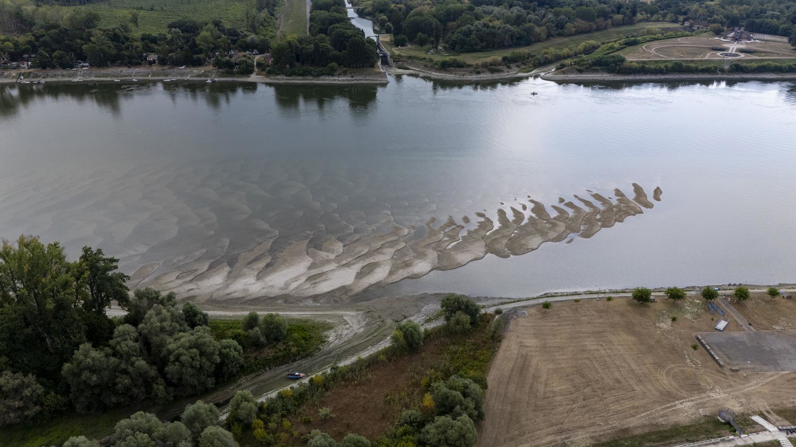 FOTO Pogledajte kako izgleda Dunav na najnižoj razini u povijesti
