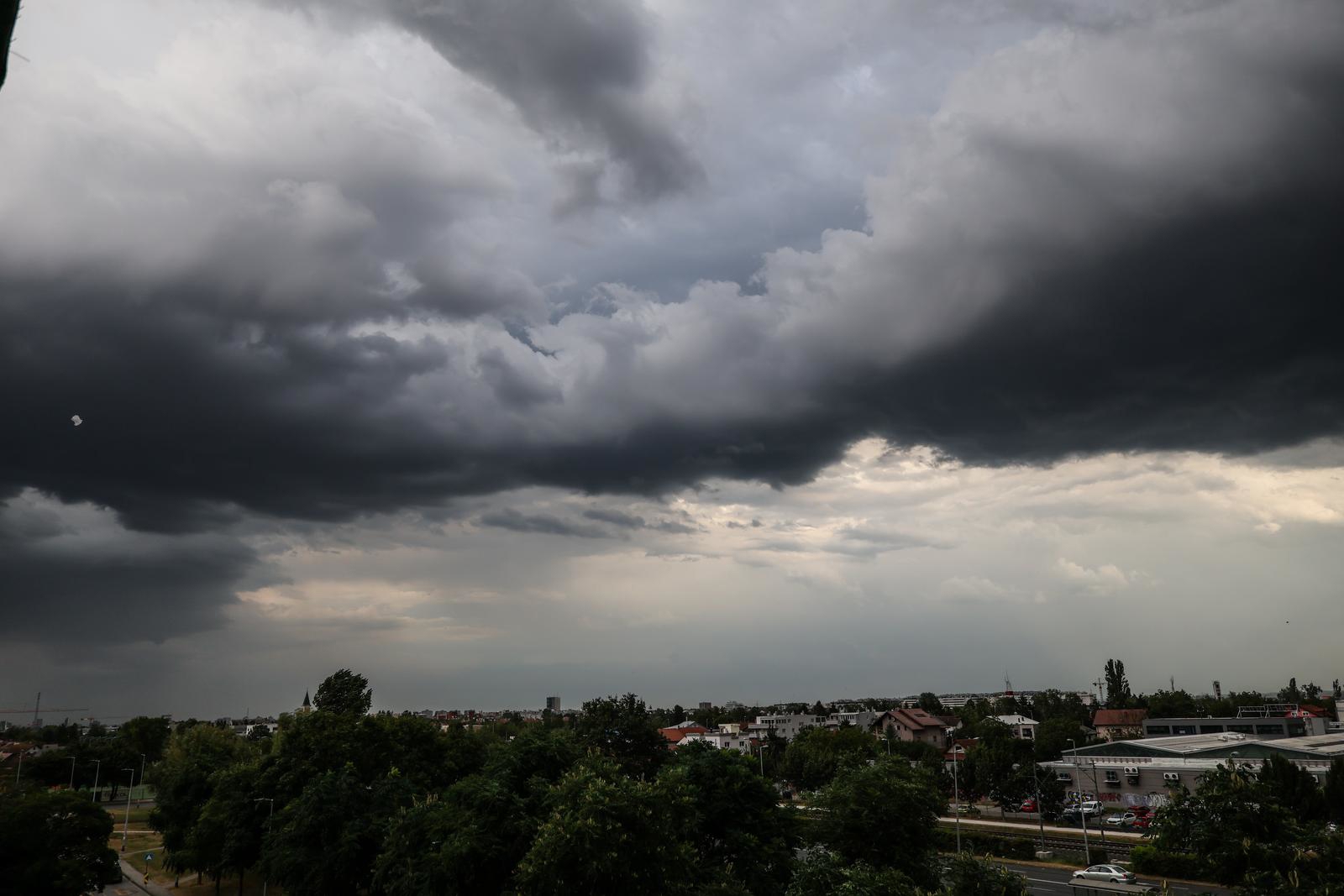 Naglo pala temperatura u Zagrebu, stiglo osvježenje. Objavljena i prognoza
