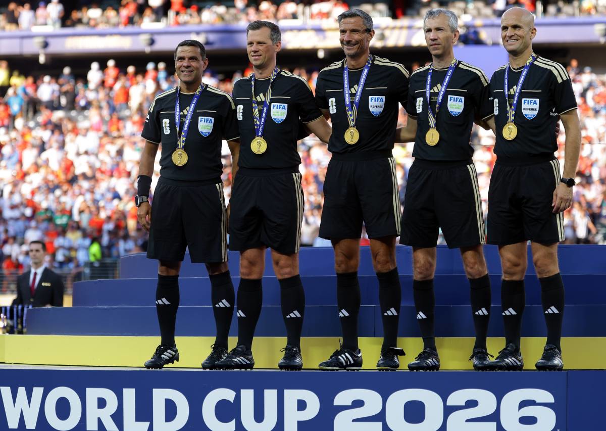 Žene gledale finale SP-a samo zbog slovenskog suca, zovu ga "srebrnim liscem"