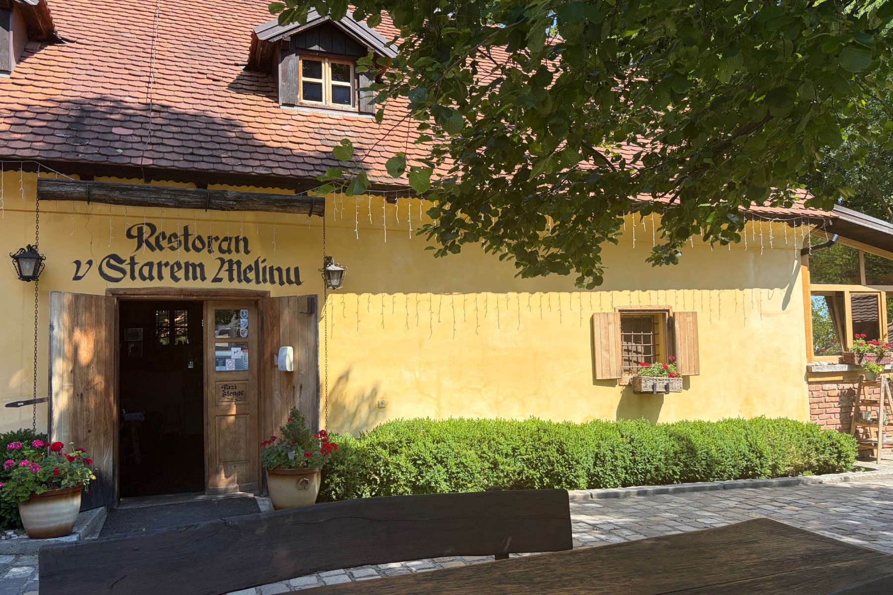 Bili smo u restoranu V Starem Melinu. Ovdje se jede domaća hrana uz šum potoka