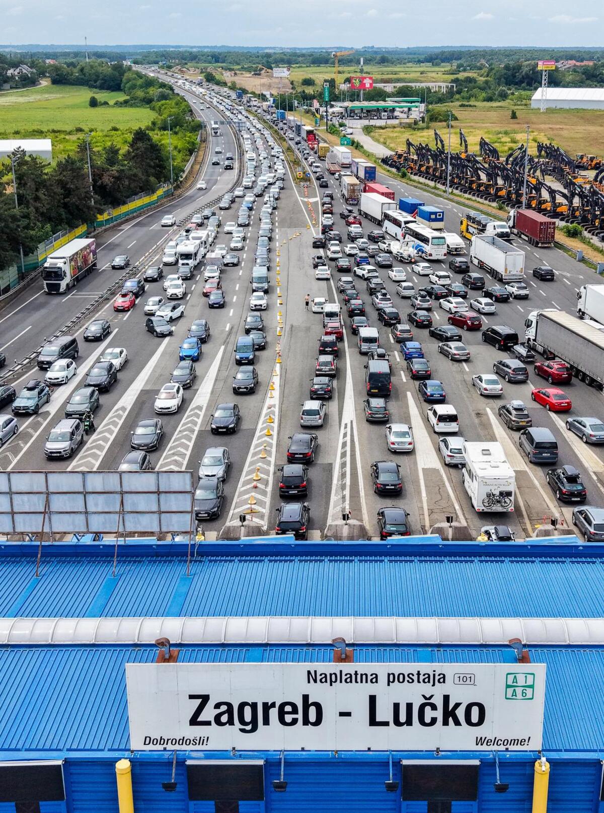 Pogledajte ogromne gužve na Lučkom. Vozi se u kolonama i zastojima