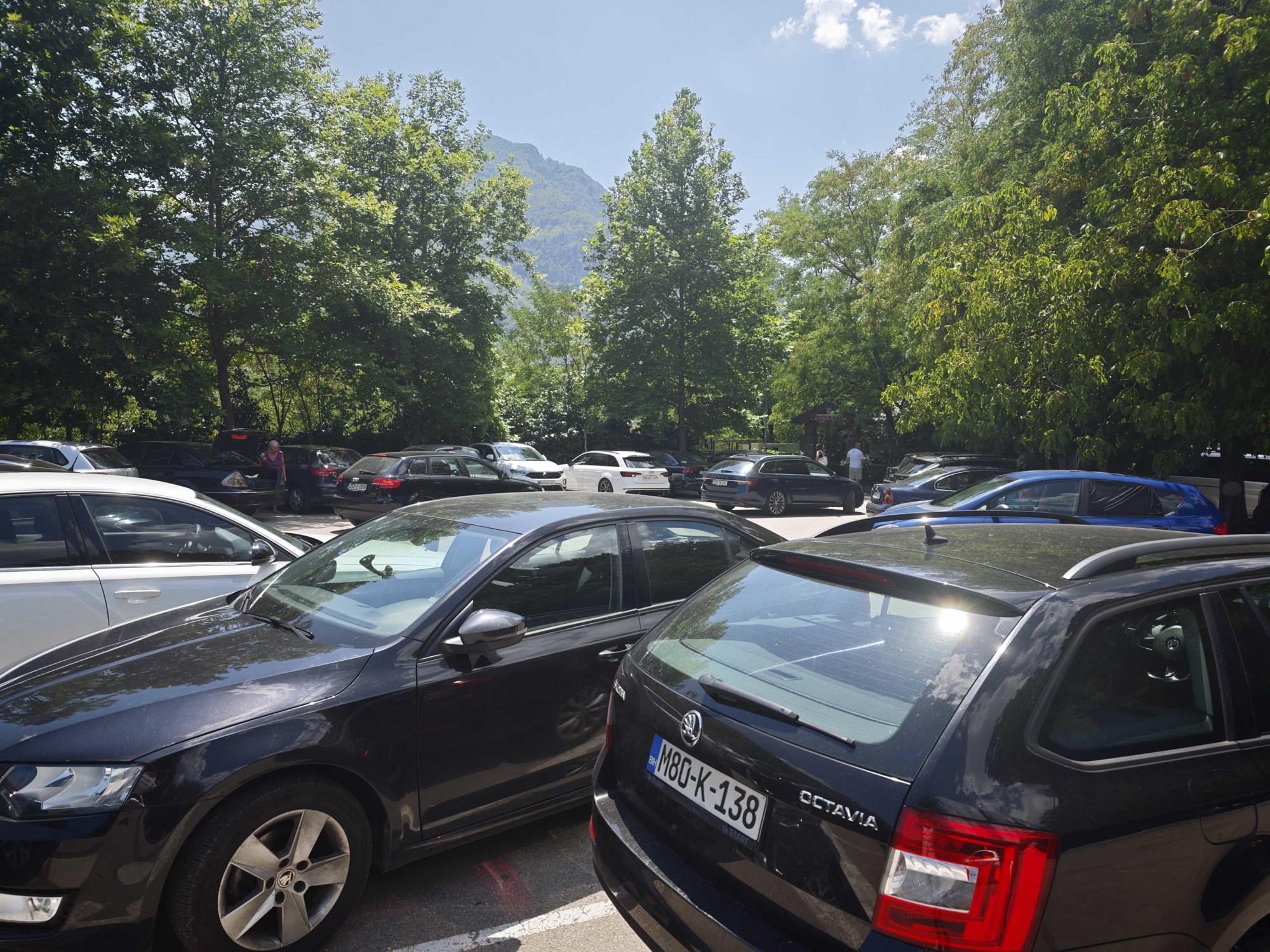 Zašto ljudi voze stotinama kilometara zbog janjetine u Jablanici? Provjerila sam