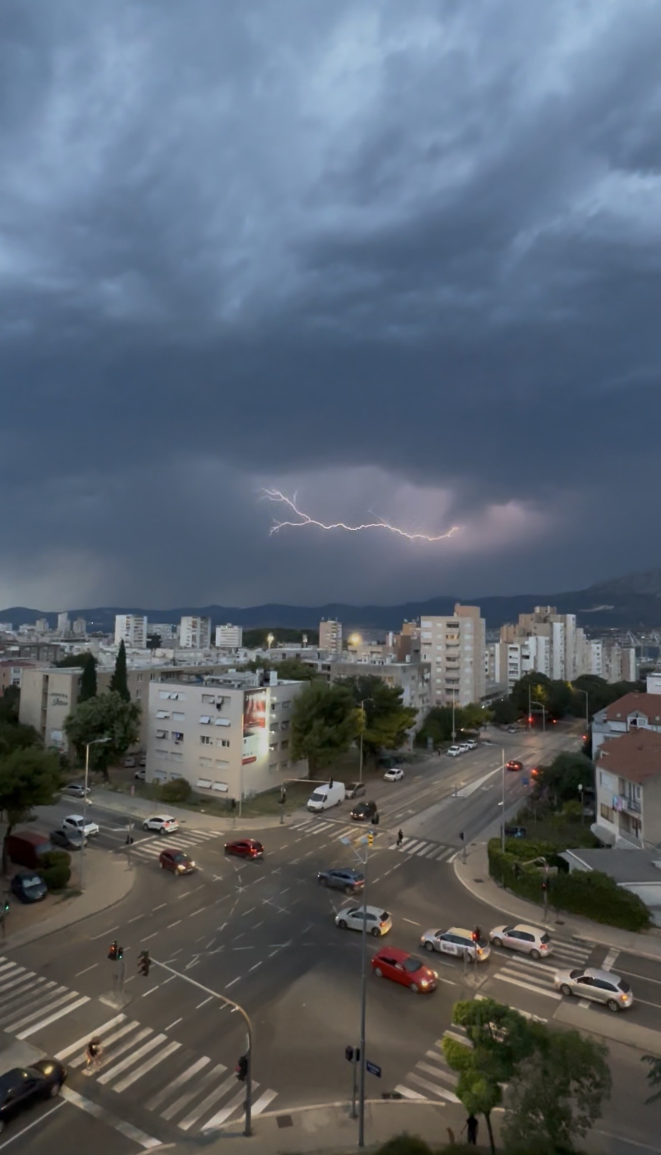 Nevrijeme iznad Splita.