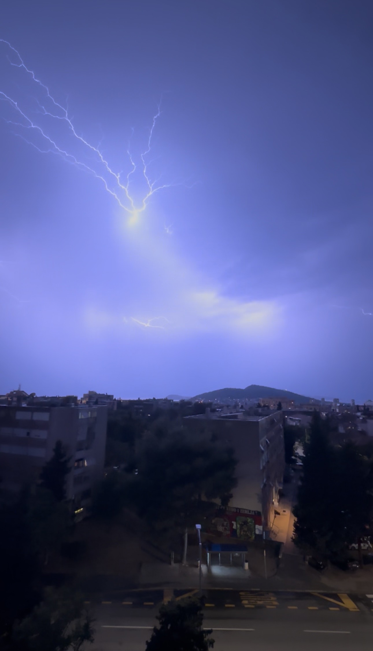 Nevrijeme iznad Splita.
