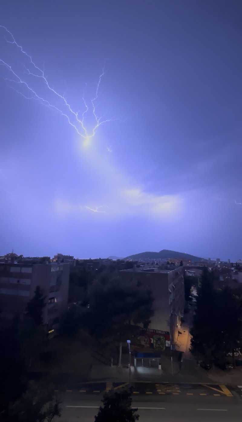 Nevrijeme iznad Splita.