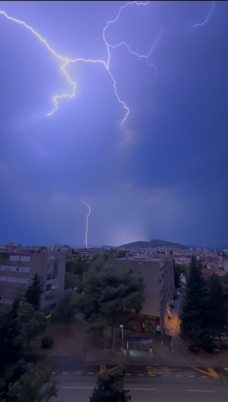 Nevrijeme iznad Splita.