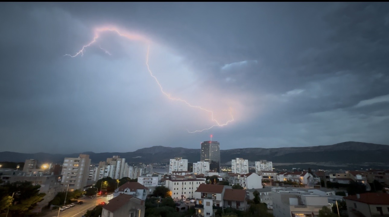 Nevrijeme iznad Splita.