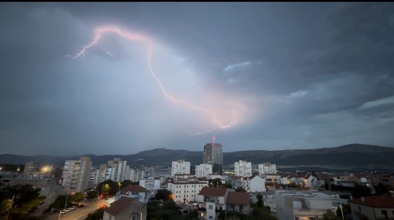 Nevrijeme iznad Splita.