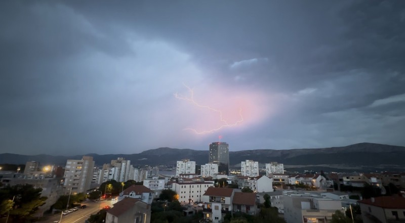 Nevrijeme iznad Splita.