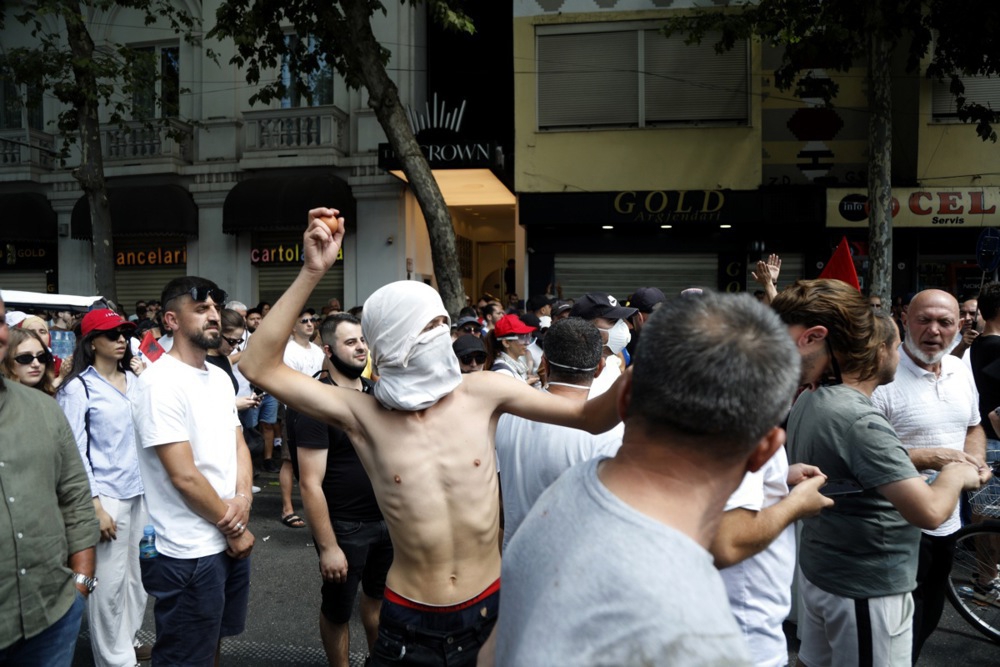FOTO I VIDEO Veliki neredi ispred albanskog parlamenta zbog projekta Trumpova zeta