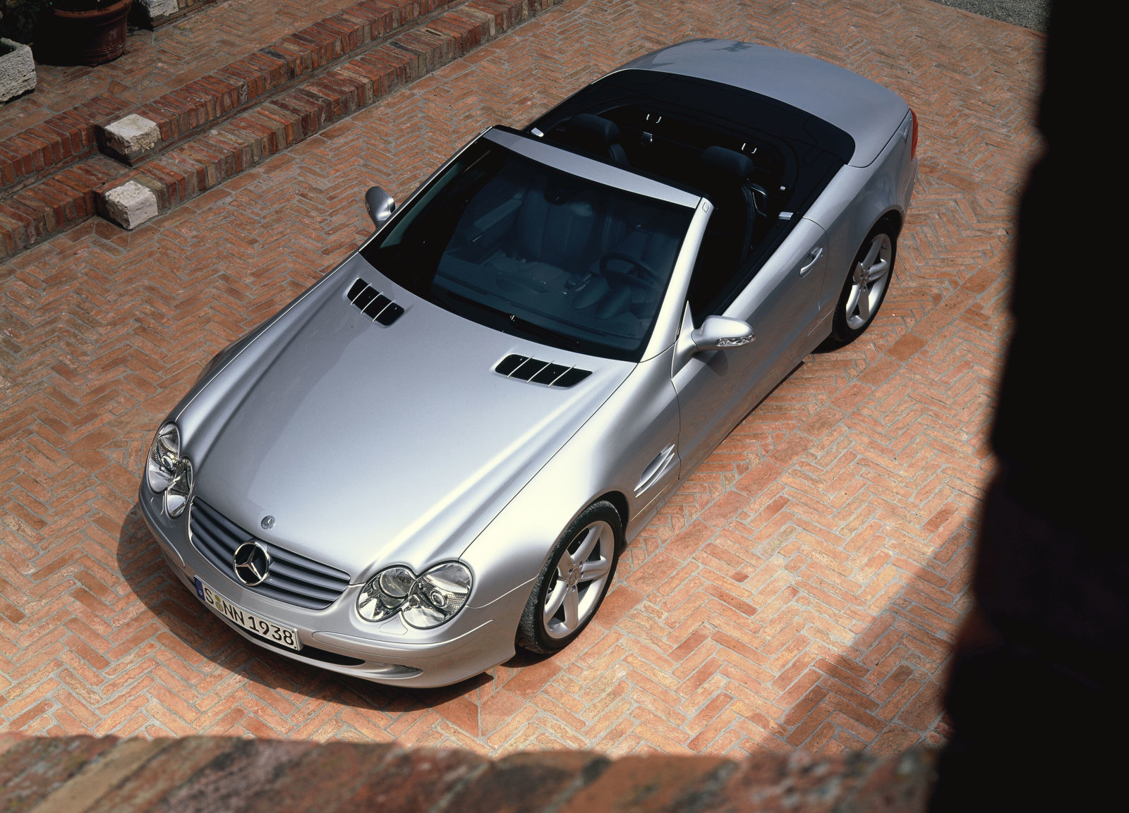 Ovaj Mercedes-Benz je s nama točno 25 godina: SL (R230) je na tragu pravog klasika