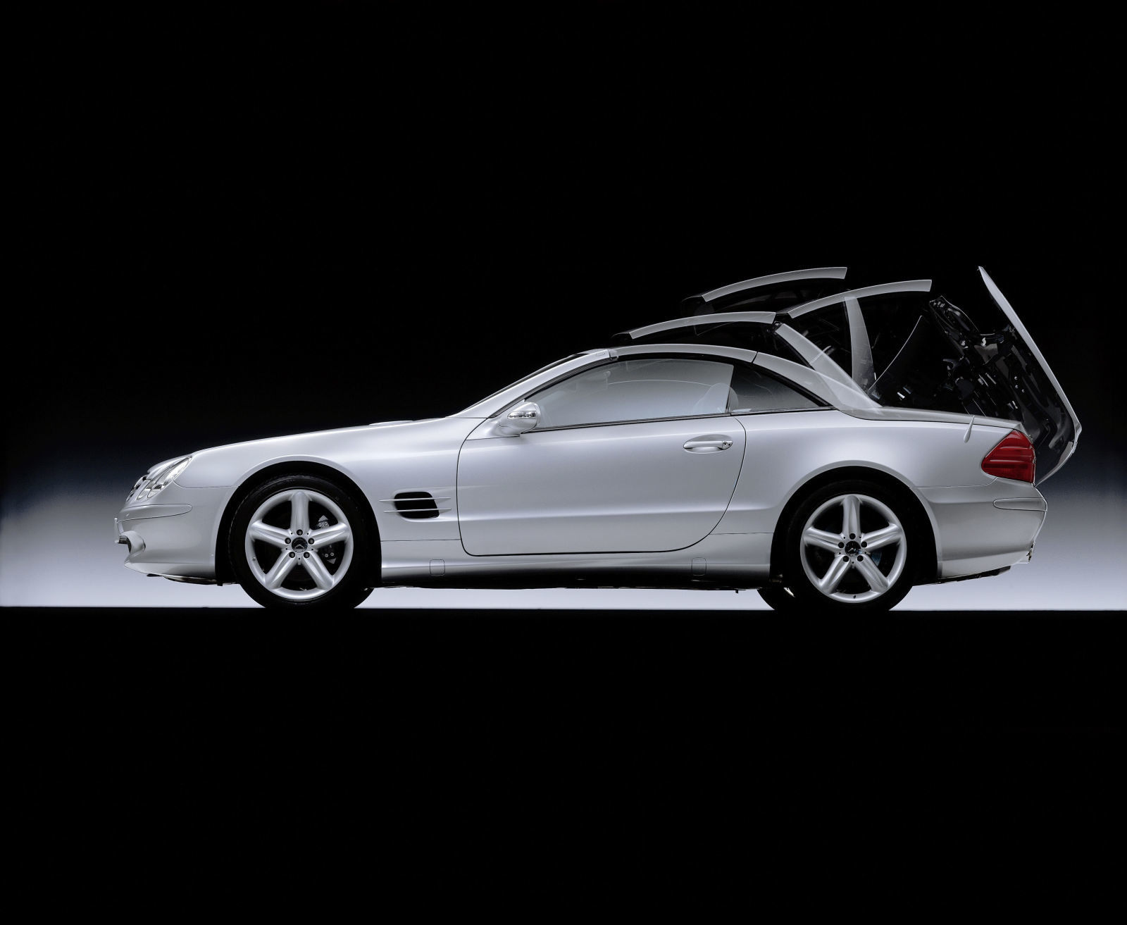 Ovaj Mercedes-Benz je s nama točno 25 godina: SL (R230) je na tragu pravog klasika