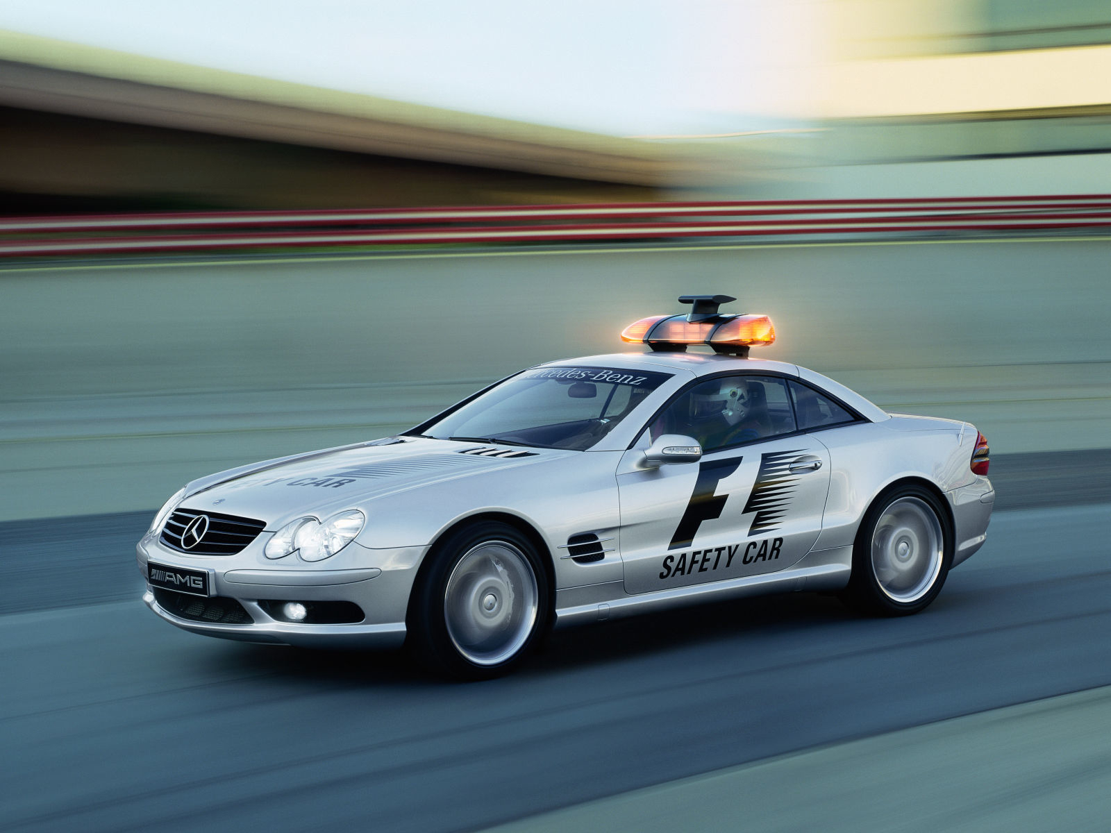 Ovaj Mercedes-Benz je s nama točno 25 godina: SL (R230) je na tragu pravog klasika