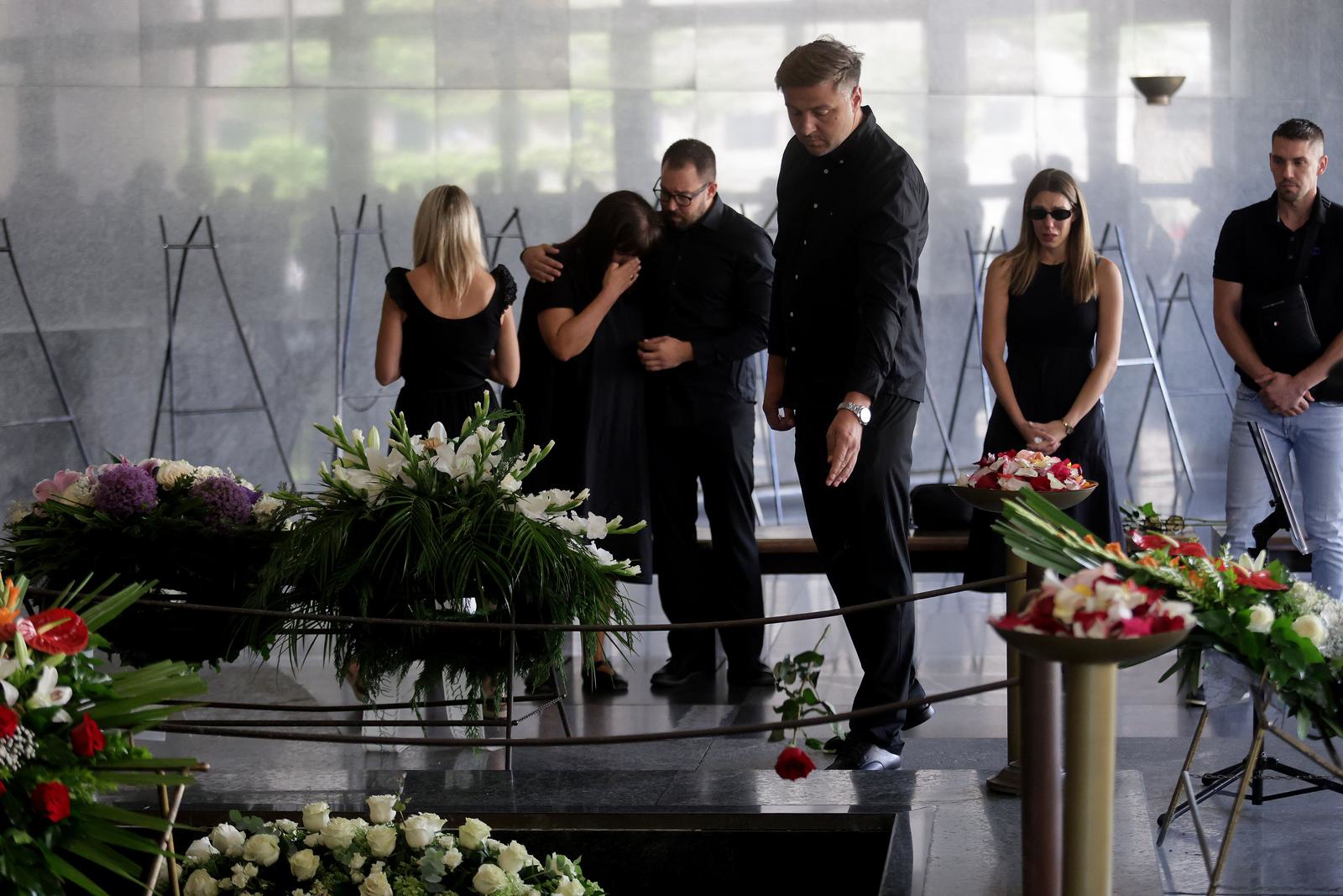 FOTO Na zagrebačkom krematoriju obitelj i prijatelji oprostili su se od Damira Šabana