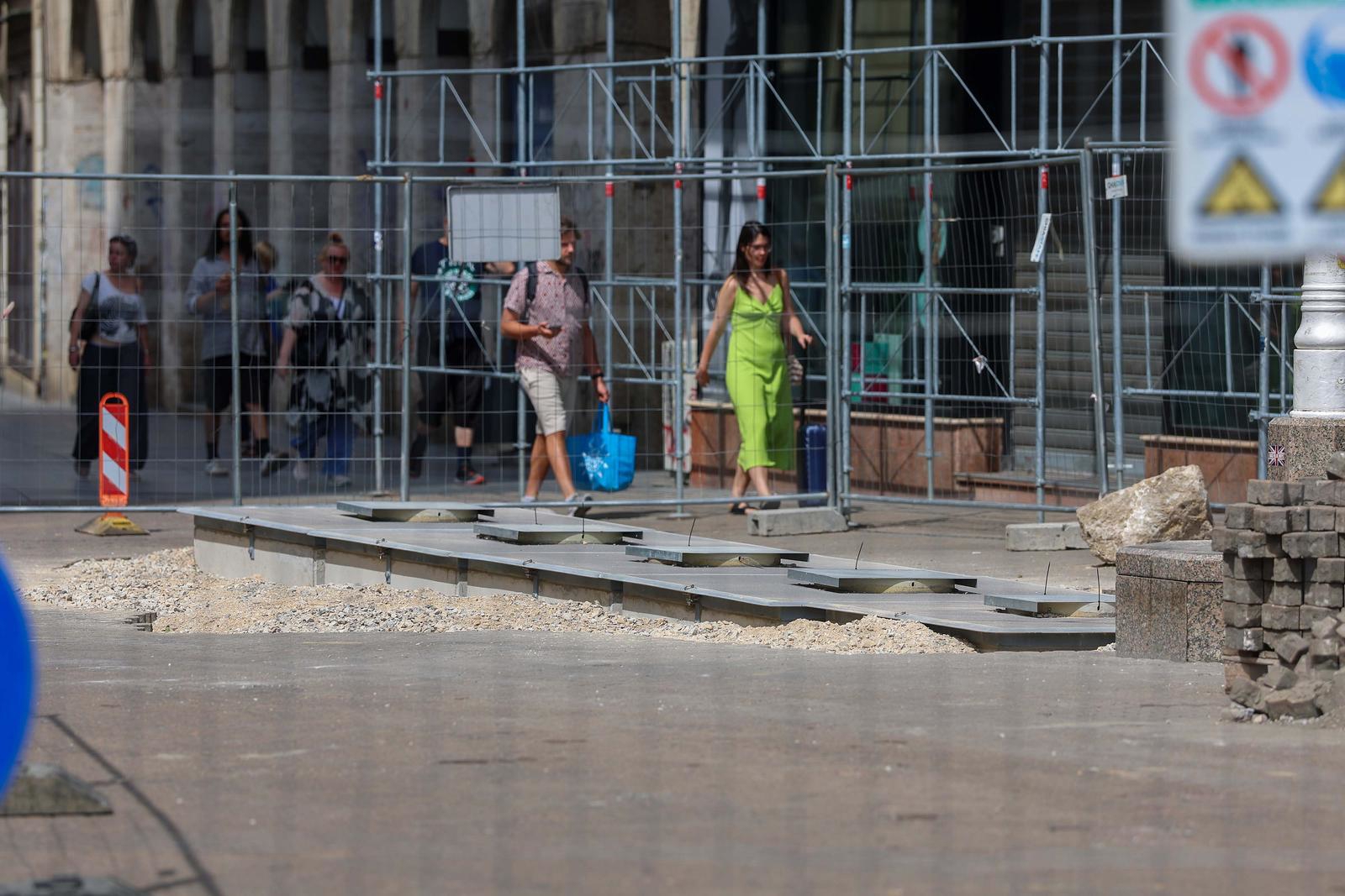 FOTO Na Trgu bana Jelačića ugrađeni podzemni spremnici za smeće. Što mislite o tome?