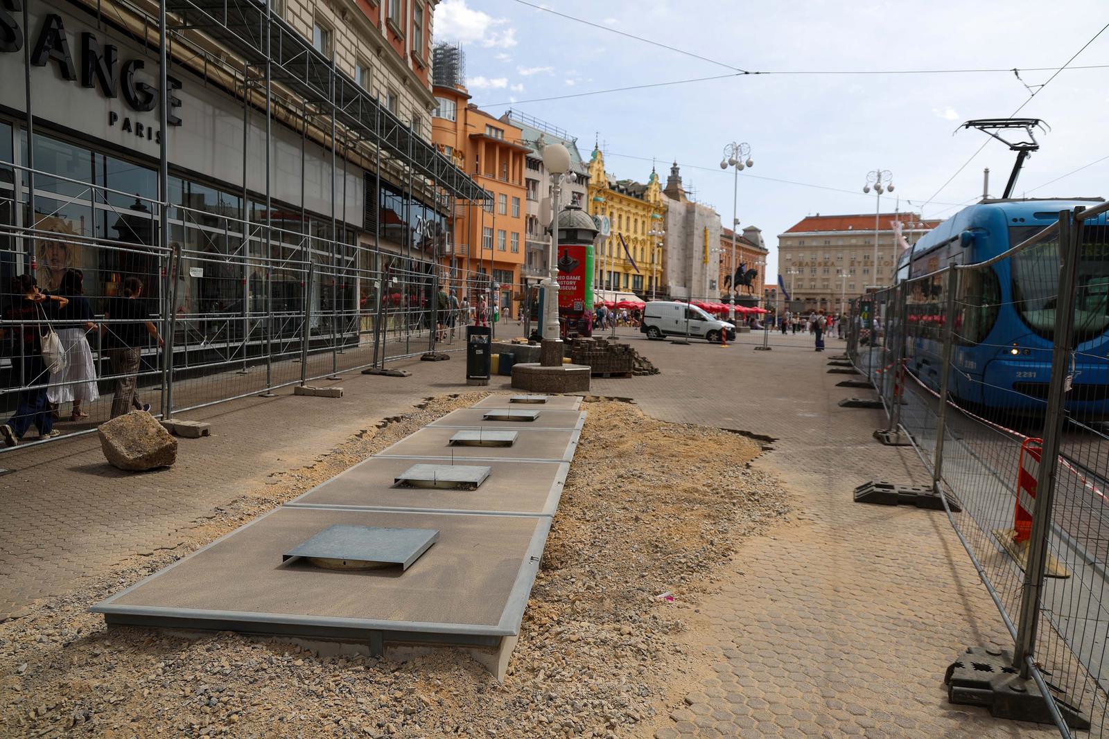 FOTO Na Trgu bana Jelačića ugrađeni podzemni spremnici za smeće. Što mislite o tome?