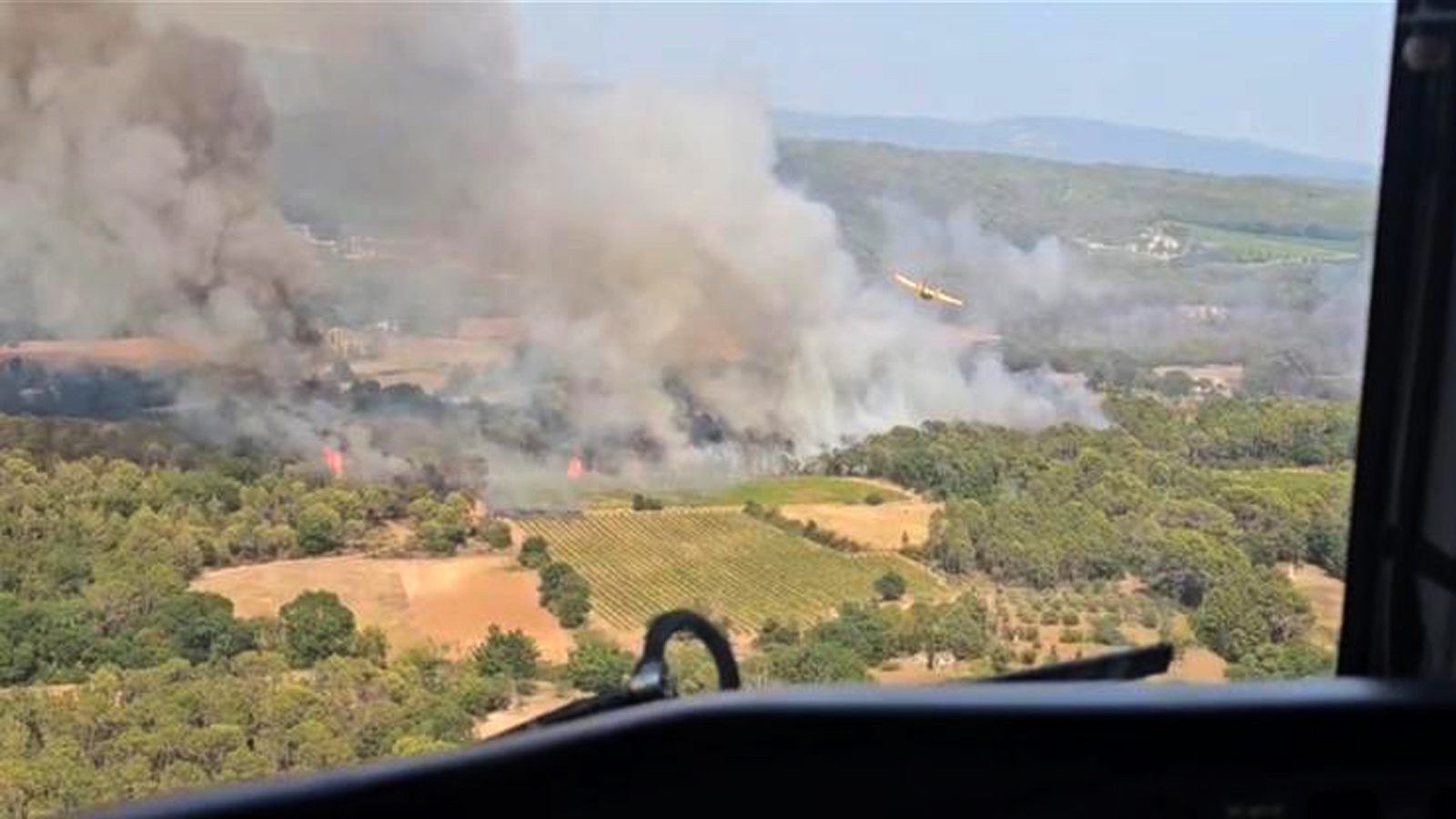 FOTO Hrvatski piloti gase strašne požare u Francuskoj: "Ulažemo maksimalne napore"