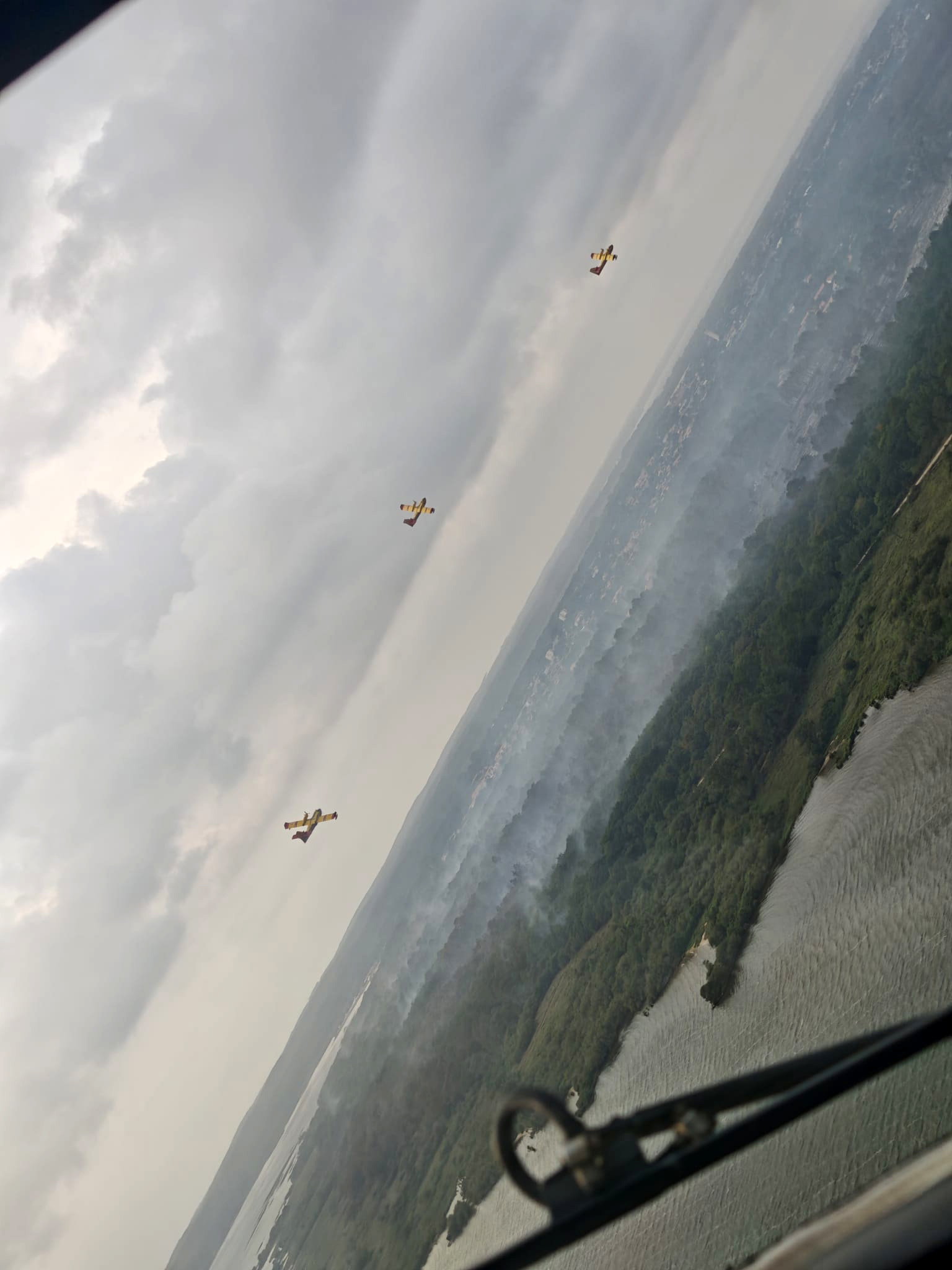 FOTO Hrvatski piloti gase strašne požare u Francuskoj: "Ulažemo maksimalne napore"