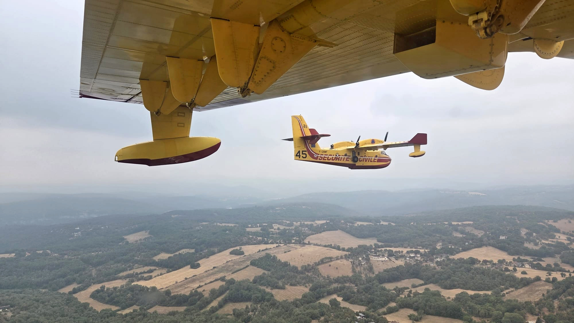 FOTO Hrvatski piloti gase strašne požare u Francuskoj: "Ulažemo maksimalne napore"