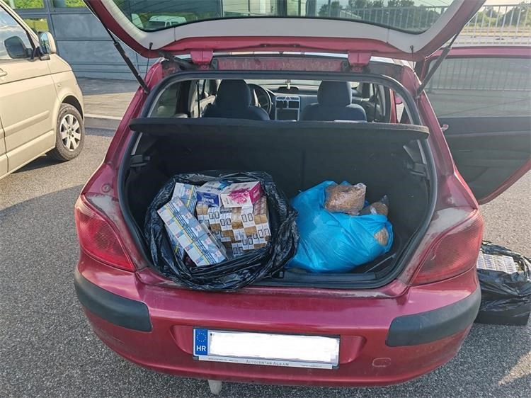 FOTO Carina u Zagrebu zaplijenila 24000 cigareta i 60 kilograma duhana