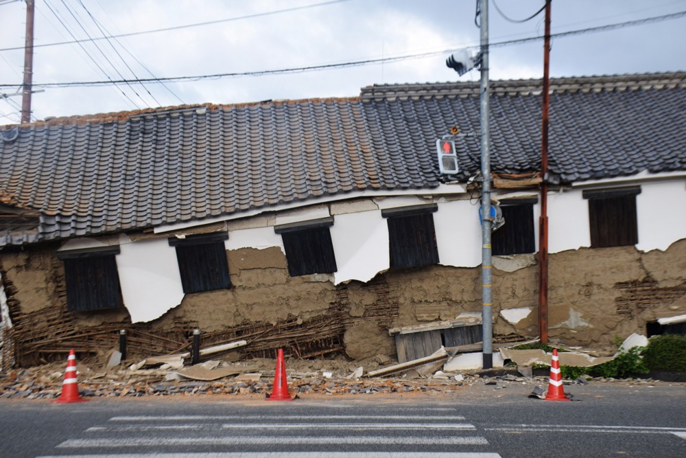 Broj poginulih u potresu u Japanu porastao na 13. I dalje traje potraga za nestalima