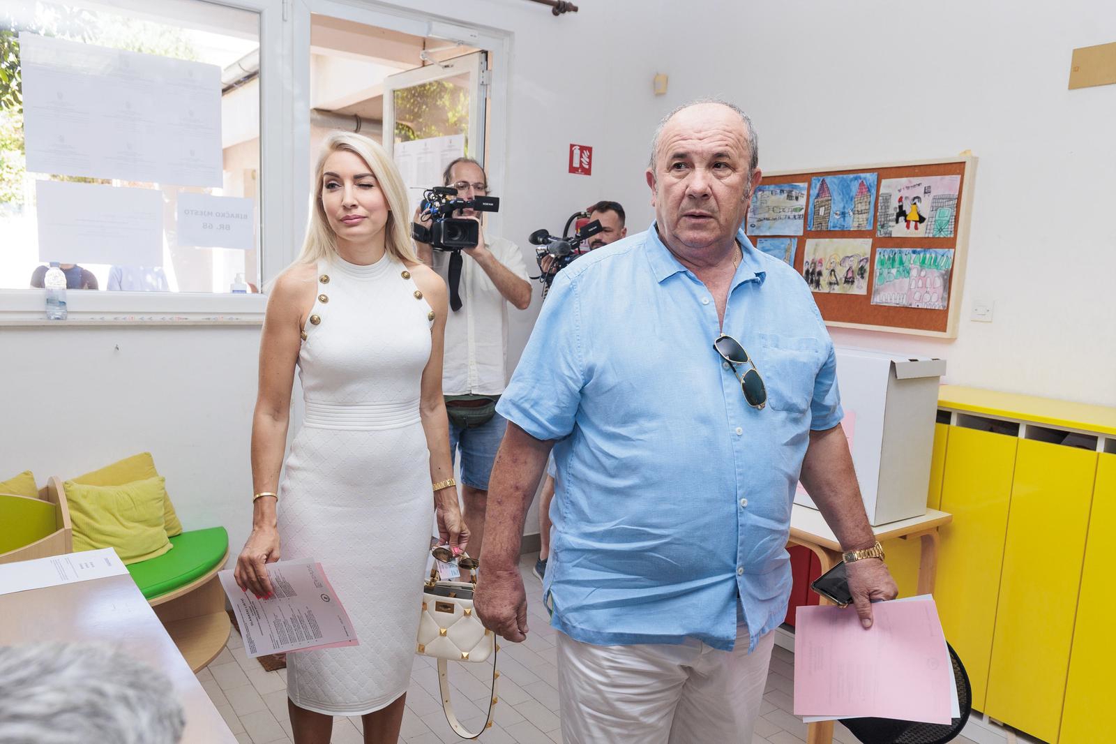 Zlatni Rolex i Valentino štikle... Ovo su najupečatljivija modna izdanja Fani Kerum