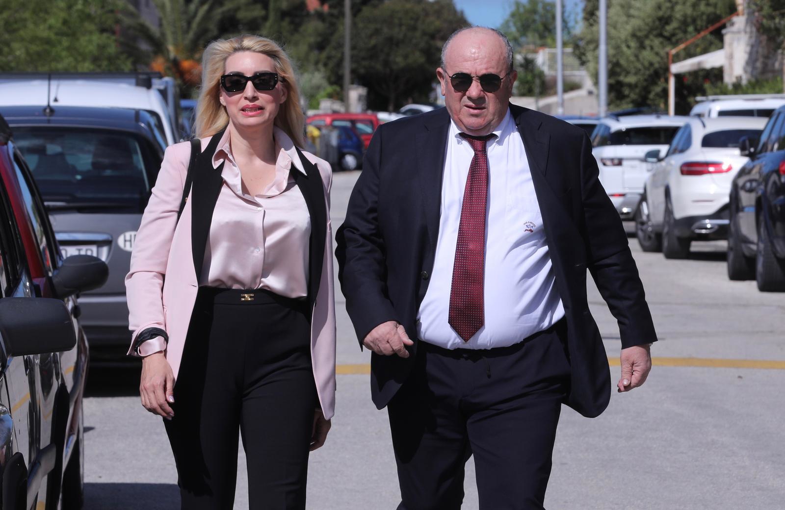 Zlatni Rolex i Valentino štikle... Ovo su najupečatljivija modna izdanja Fani Kerum