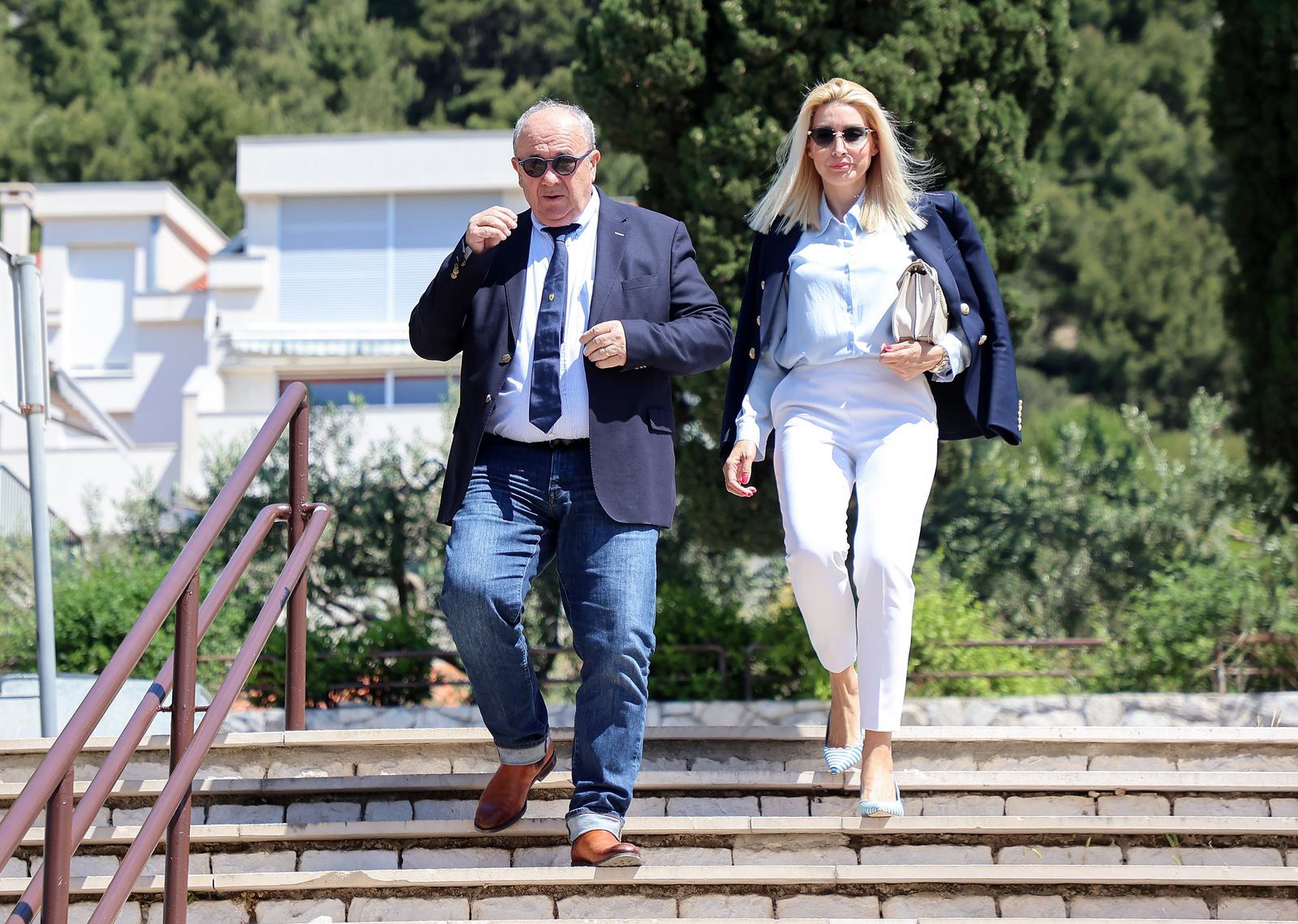 Zlatni Rolex i Valentino štikle... Ovo su najupečatljivija modna izdanja Fani Kerum