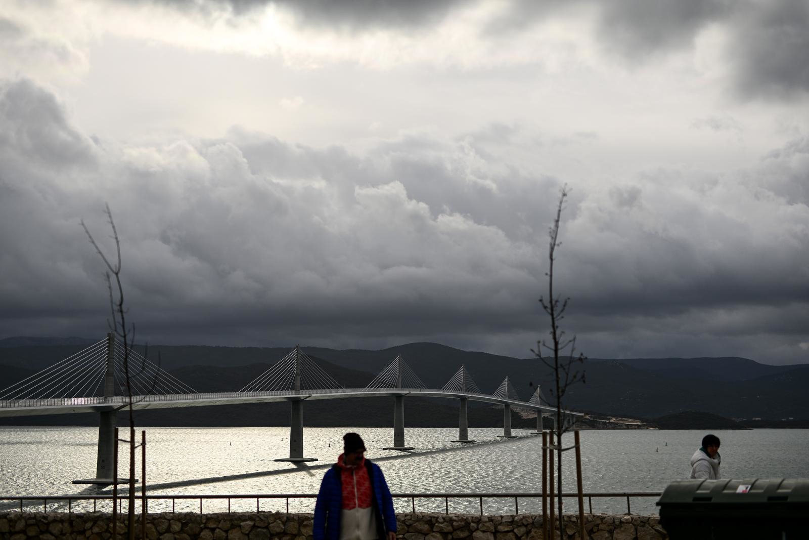 Nadzorni inženjer: Upozorili smo Hrvatske ceste na manjkav beton na Pelješkom mostu