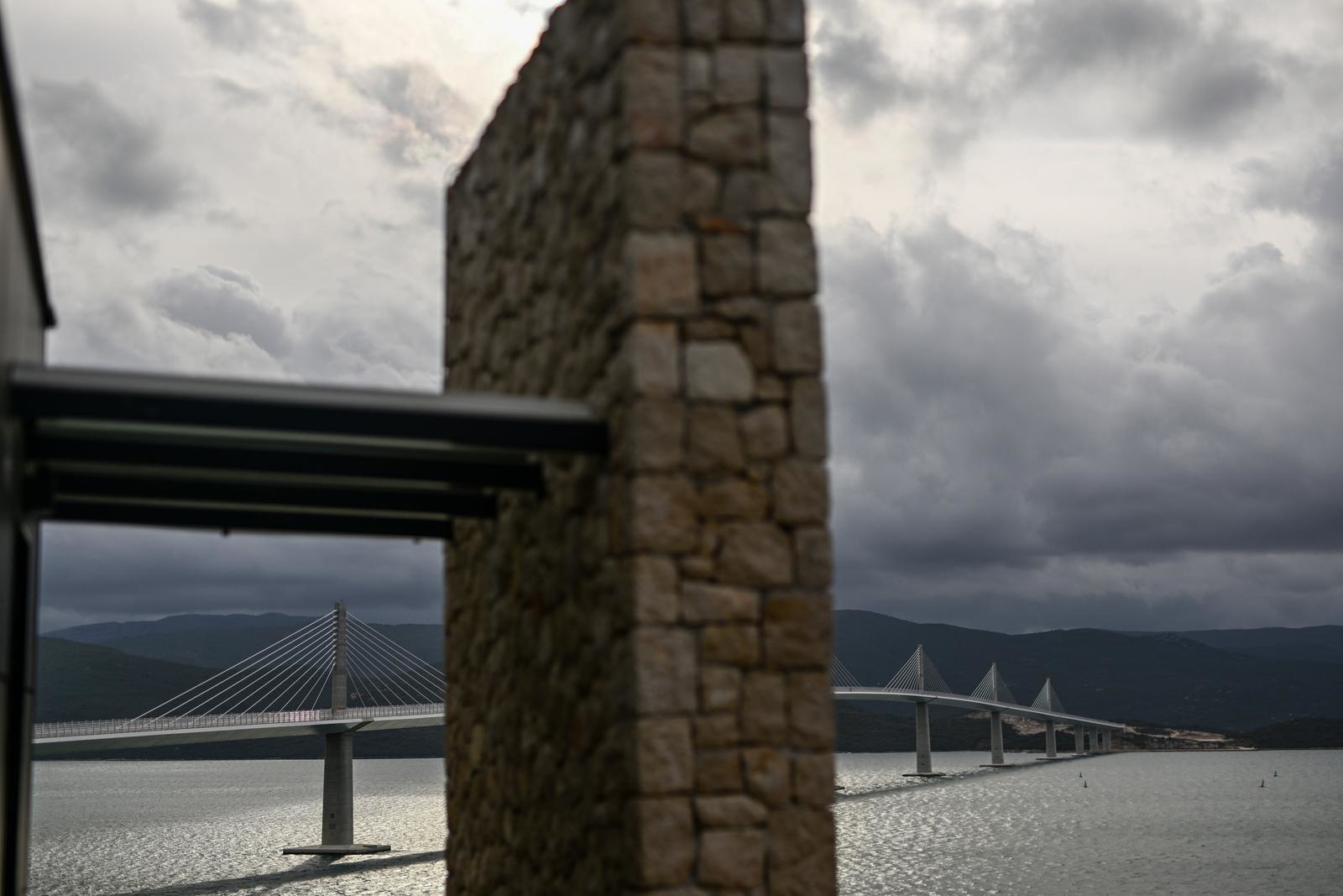 Nadzorni inženjer: Upozorili smo Hrvatske ceste na manjkav beton na Pelješkom mostu