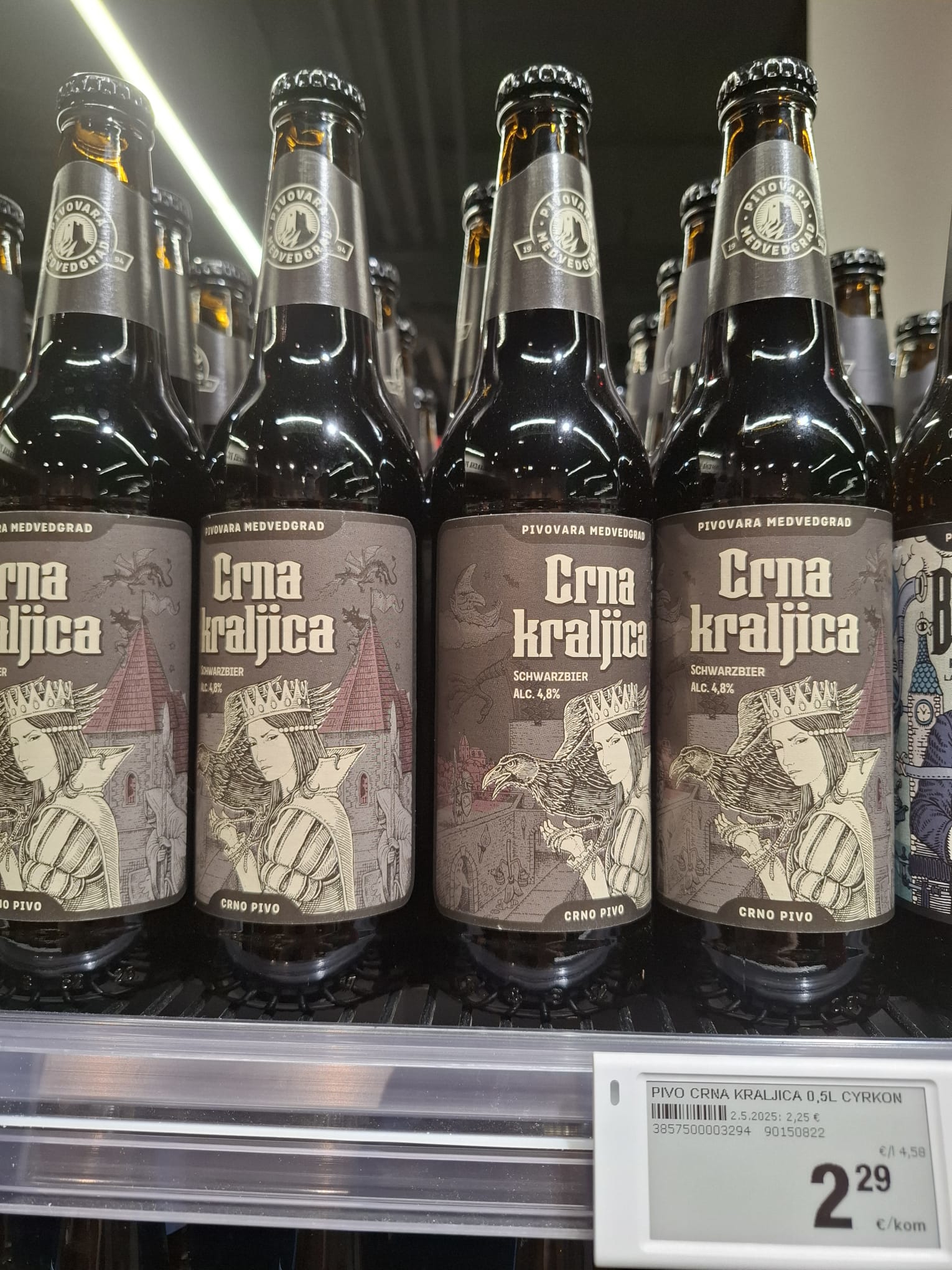 Pivo Crna kraljica 0,5 2,29 eura ili 17,25 kn