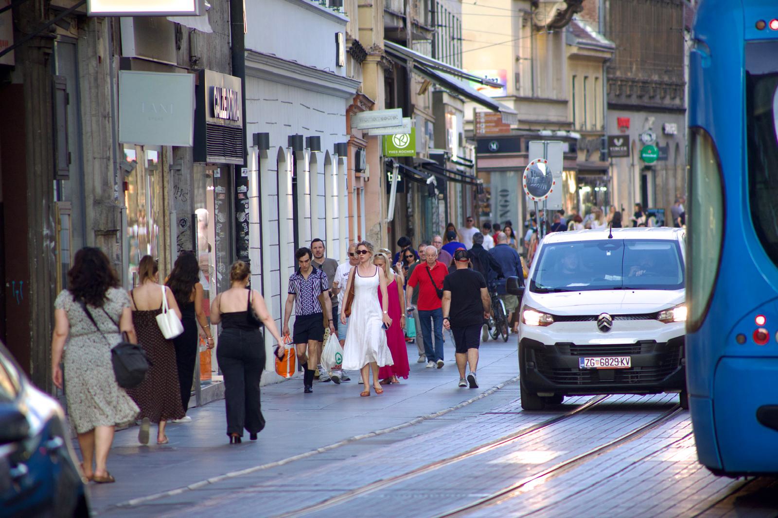 U Zagrebu je danas bilo preko 36 stupnjeva. Kako grad izgleda na ovim vrućinama?