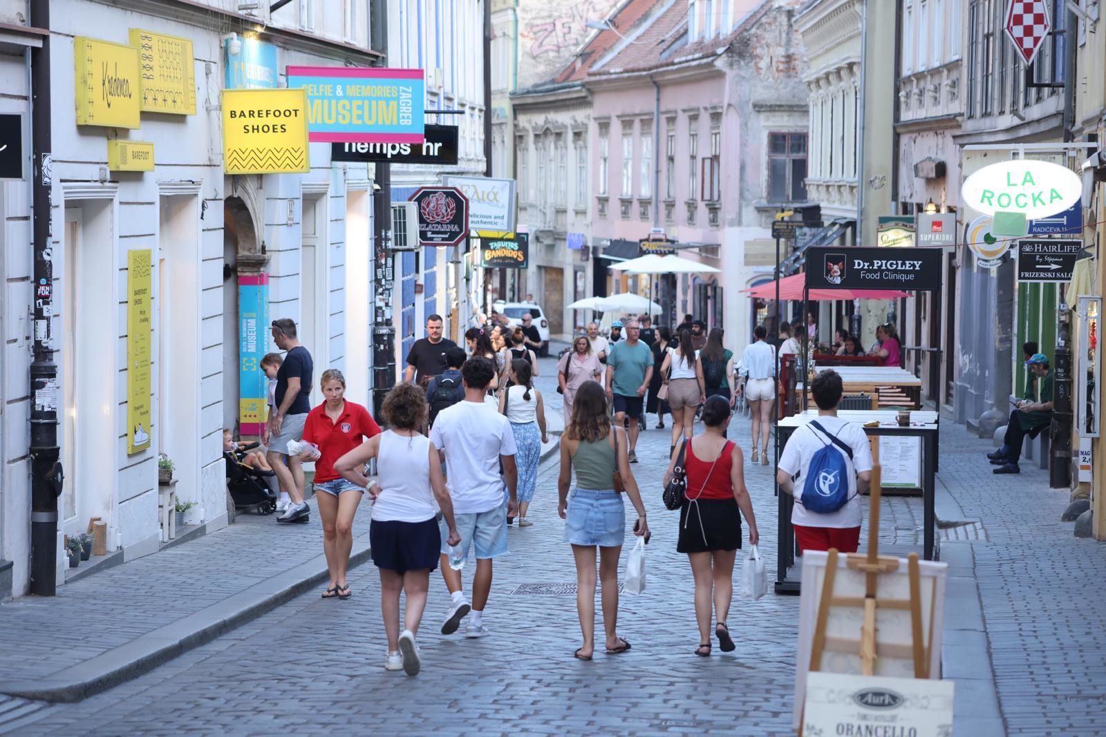 U Zagrebu je danas bilo preko 36 stupnjeva. Kako grad izgleda na ovim vrućinama?