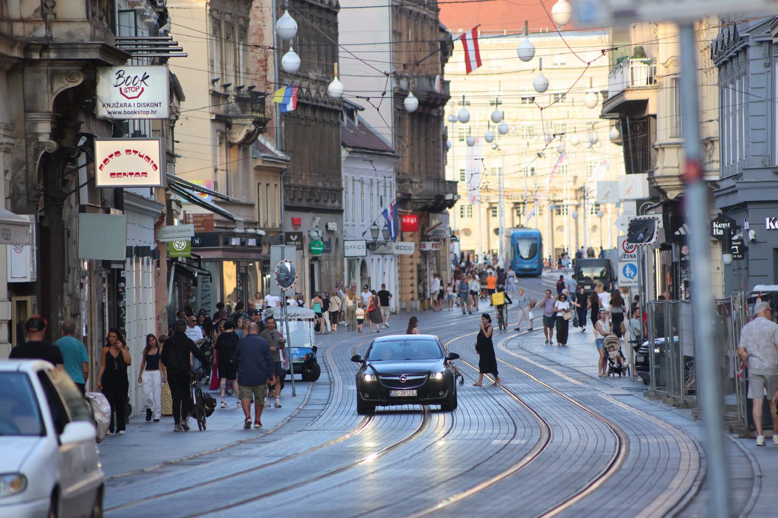 U Zagrebu je danas bilo preko 36 stupnjeva. Kako grad izgleda na ovim vrućinama?