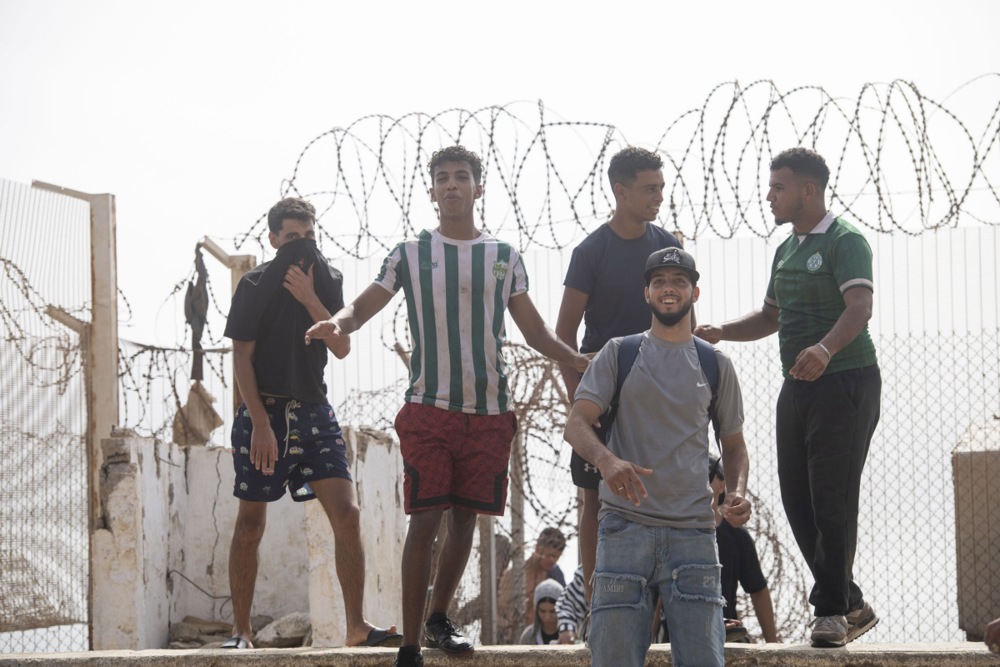 Španjolska postavlja plutajuću barijeru. Mladi se organizirali, tjeraju migrante