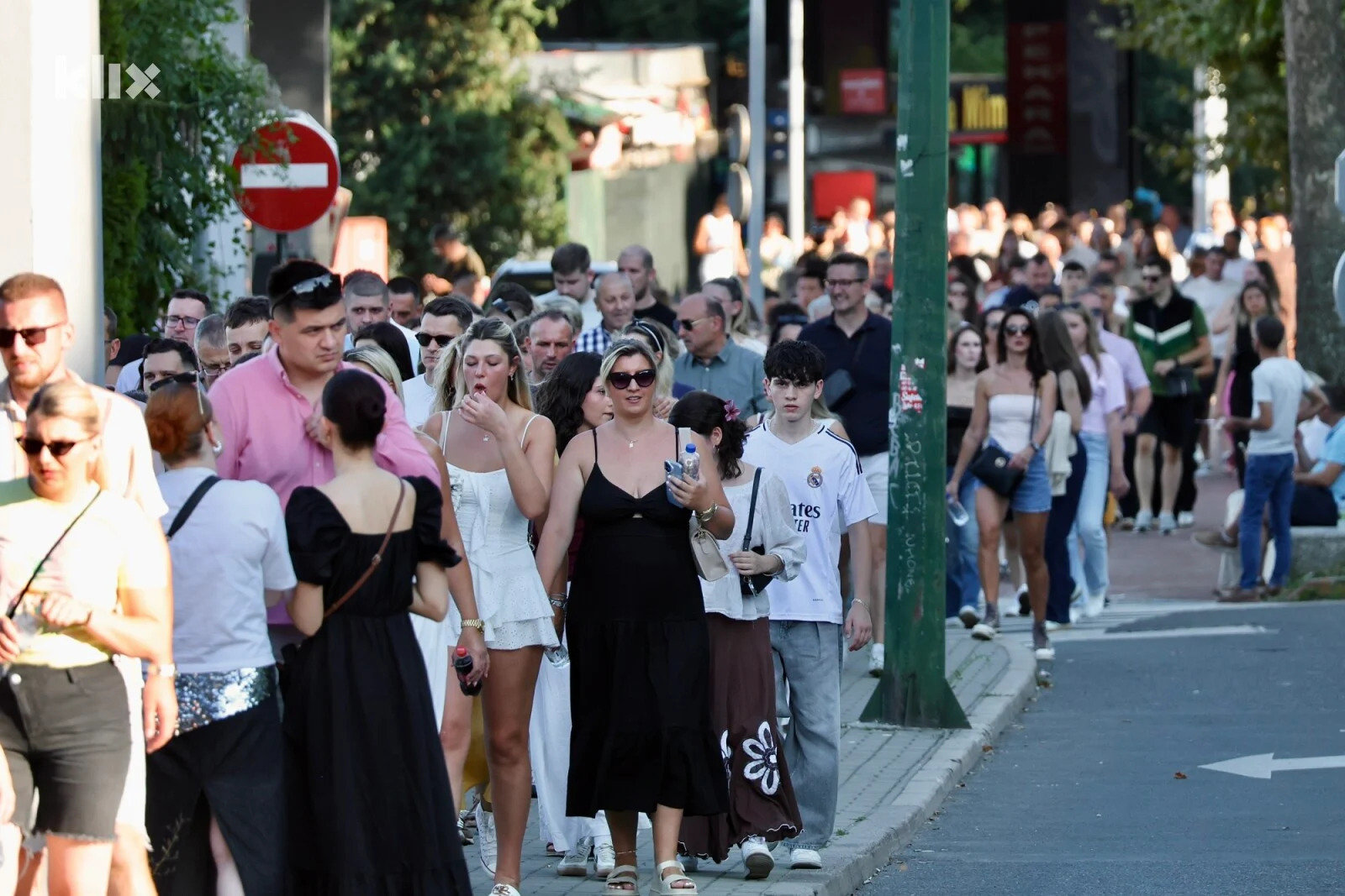FOTO Pogledajte gužve nastale prije drugog koncerta Dine Merlina u Sarajevu