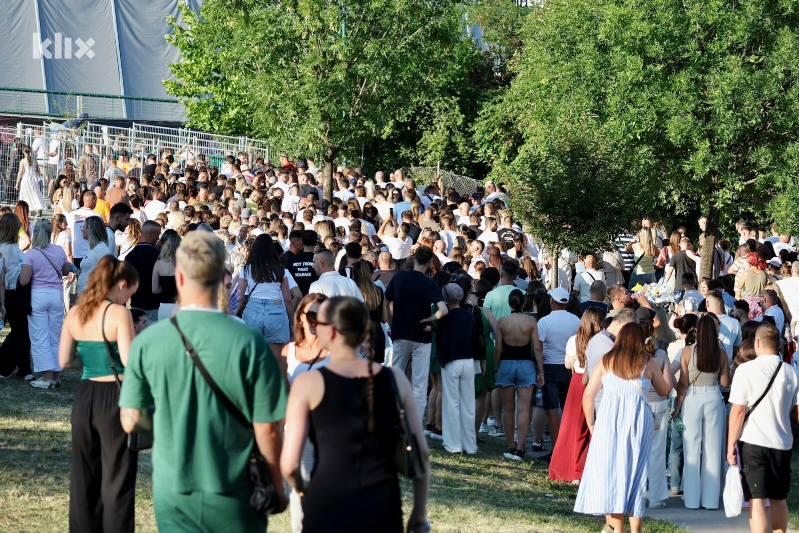 FOTO Pogledajte gužve nastale prije drugog koncerta Dine Merlina u Sarajevu